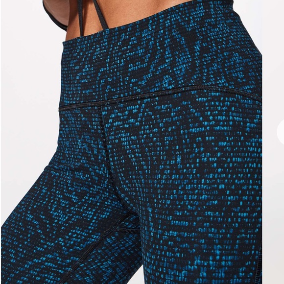 Lululemon Train Times Crop (17") Size 2 - Picture 6 of 14